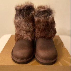UGG Kids Ellee Leather Boots: Chocolate size 3